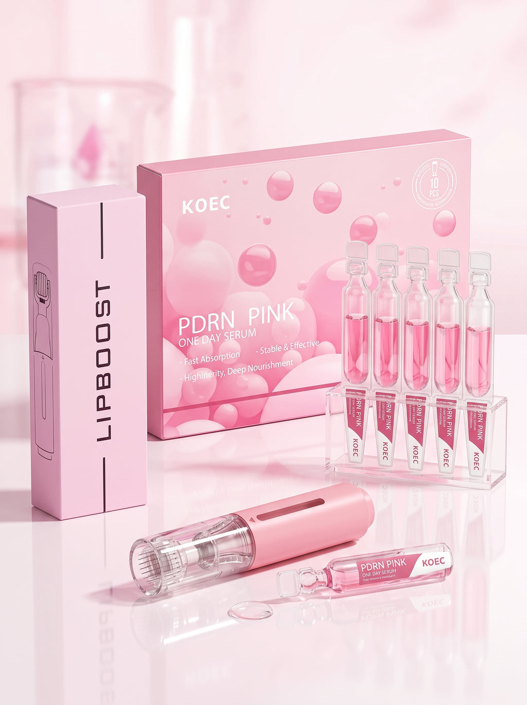 Kit de microinfusión Volumen Labios: roller, caja PDRN Pink y ampollas de sérum sobre fondo rosa