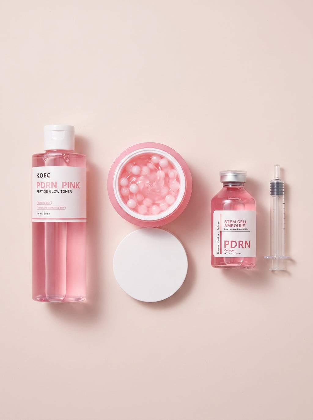 Rutina Firmeza Antiedad — los tres productos sobre superficie blush