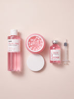 Rutina Firmeza Antiedad — los tres productos sobre superficie blush