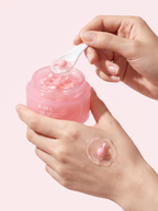 Crema en Cápsulas KOEC — gesto de aplicación con cucharita