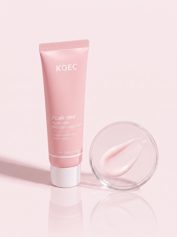 Crema Hidratante PDRN Pink KOEC — tubo 3/4 con swatch de crema watery